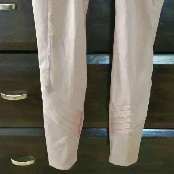Nwt: all in motion Ultra High Rise Legging Size: S Color: Taupe - Picture 2 of 6
